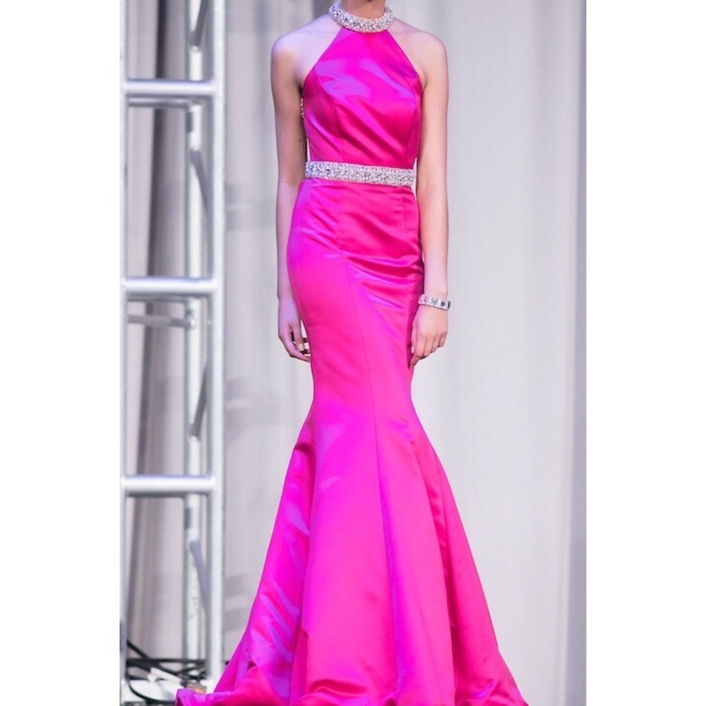 Pink mermaid style evening gown - Picture 1 of 3
